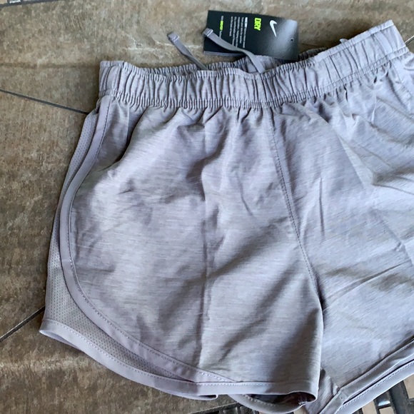 NIKE WMNS RUNNING SHORTS - Picture 3 of 16